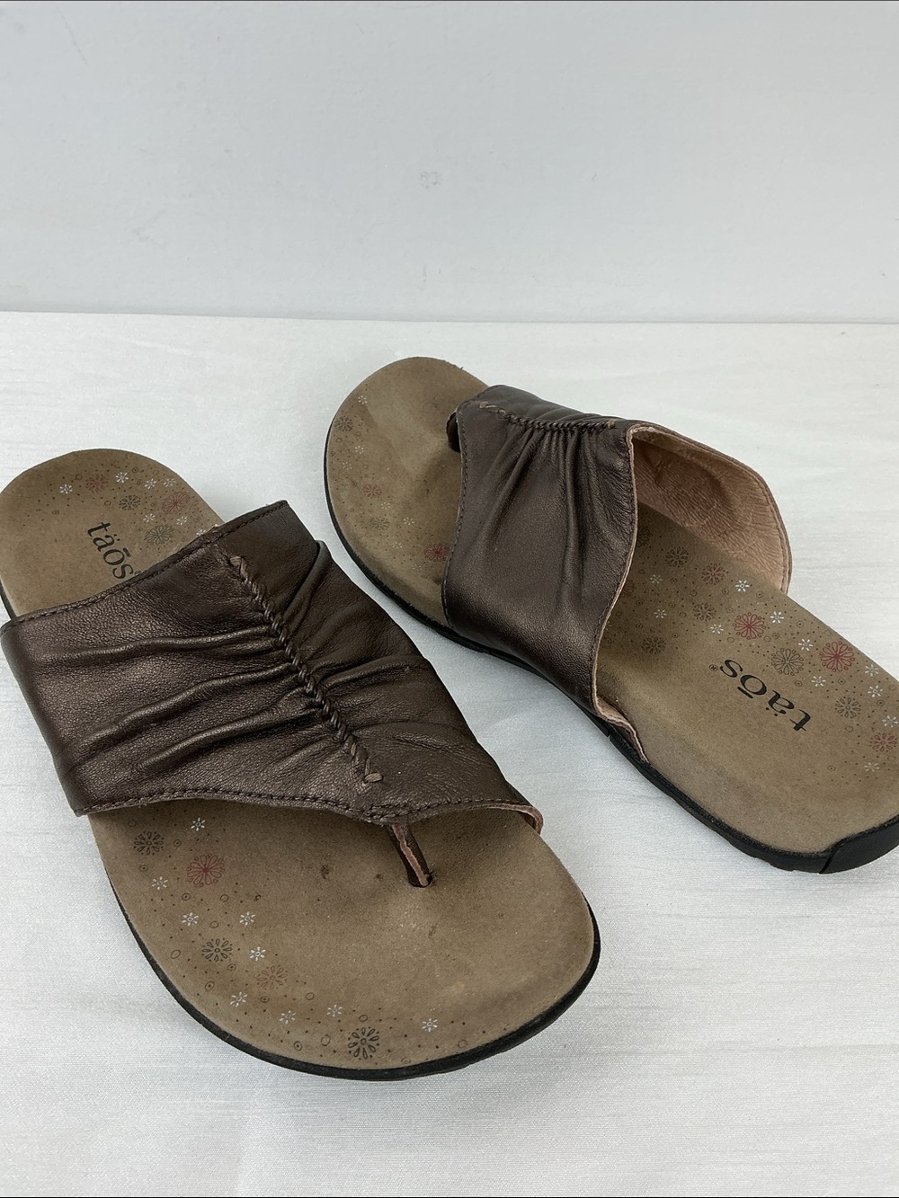 Taos Gift Brown Metallic Leather Slide Sandals